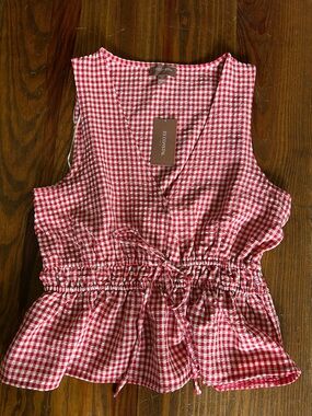 33 Coastal Red Gingham V neck smocked   Peplum Sleeveless Top XS (Buckle) NWT